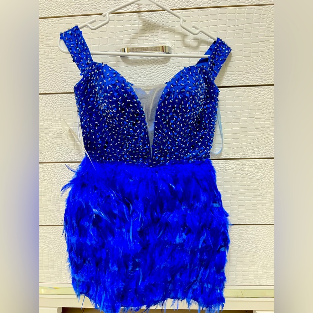 ROYAL BLUE MERMAID STRAPLESS SWEETHEART MINI OFF-THE-SHOULDER SEQUINED.